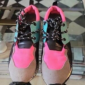 Steve Madden Gently Worn Cliff Sneakers Size 9